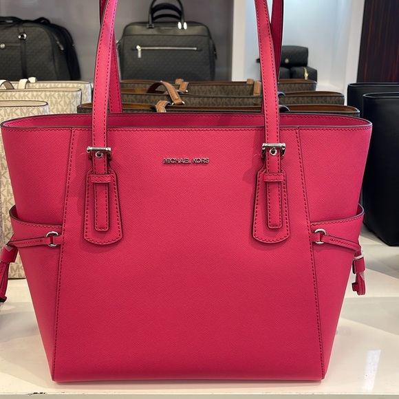 Michael Kors Voyager Large Saffiano Leather Tote Bag
Dragonfruit 
NWT - Picture 6 of 16